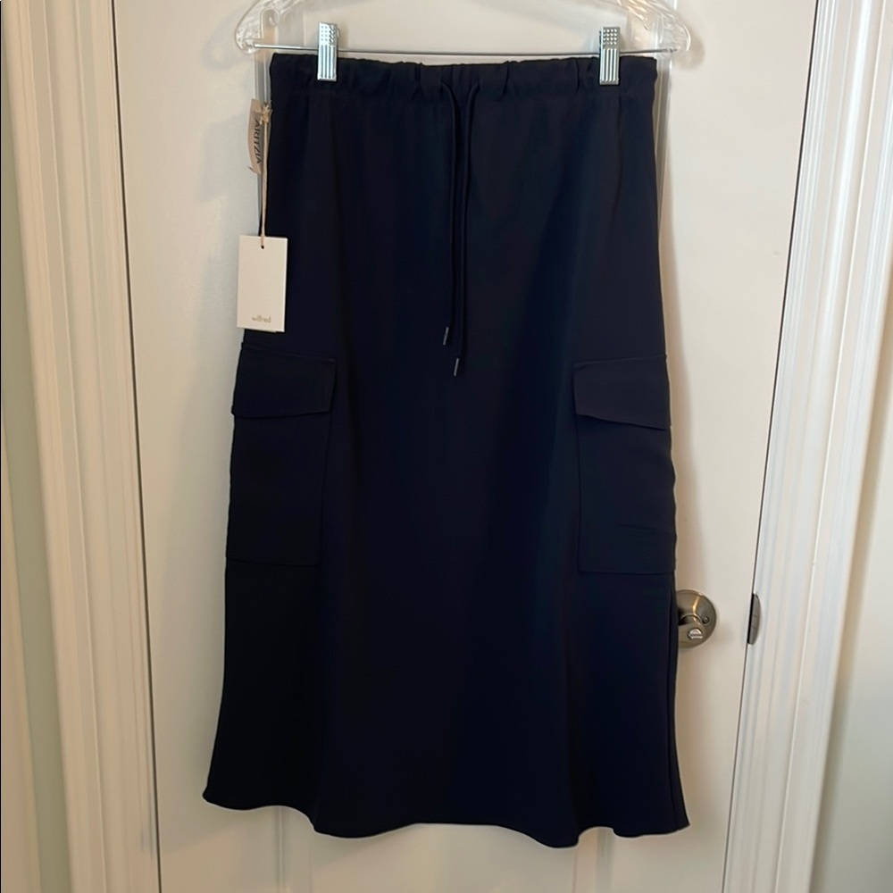 NWT Wilfred Muse Cargo Skirt in the colour Dark Night Navy